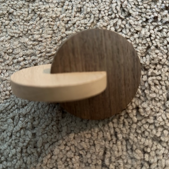 Lovevery Hand-to-Hand Discs - Picture 5 of 5